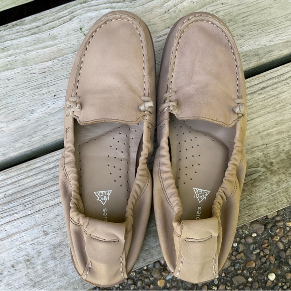 Hush Puppies Ballet Flats Leather Taupe Tan Moccasin HPO Flex Slip On Size 7.5 M - Picture 7 of 16
